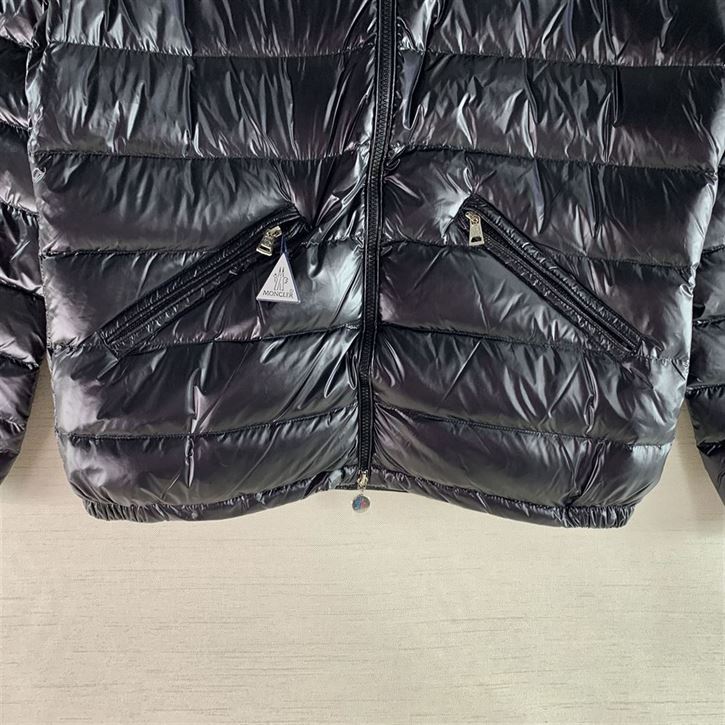 MONCLER ACORUS SHORT DOWN JACKET – MC106
