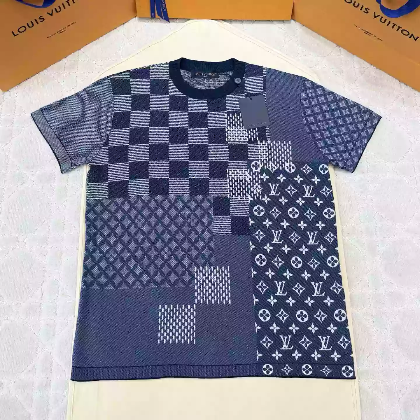 X NIGO SHORT-SLEEVED KNITTED CREWNECK – LVTS095