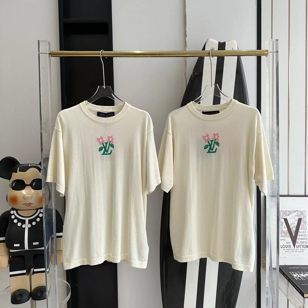 SHORT-SLEEVED COTTON KNITTED CREWNECK WHITE – LVTS137