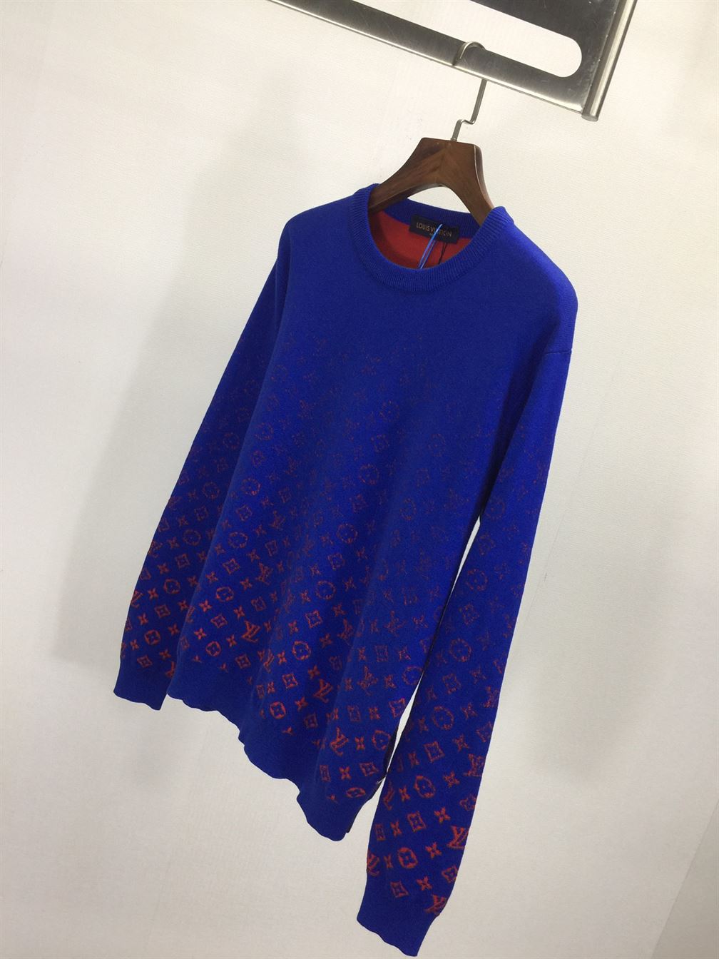 LVSE MONOGRAM DEGRADÃ‰ CREWNECK – LVH008