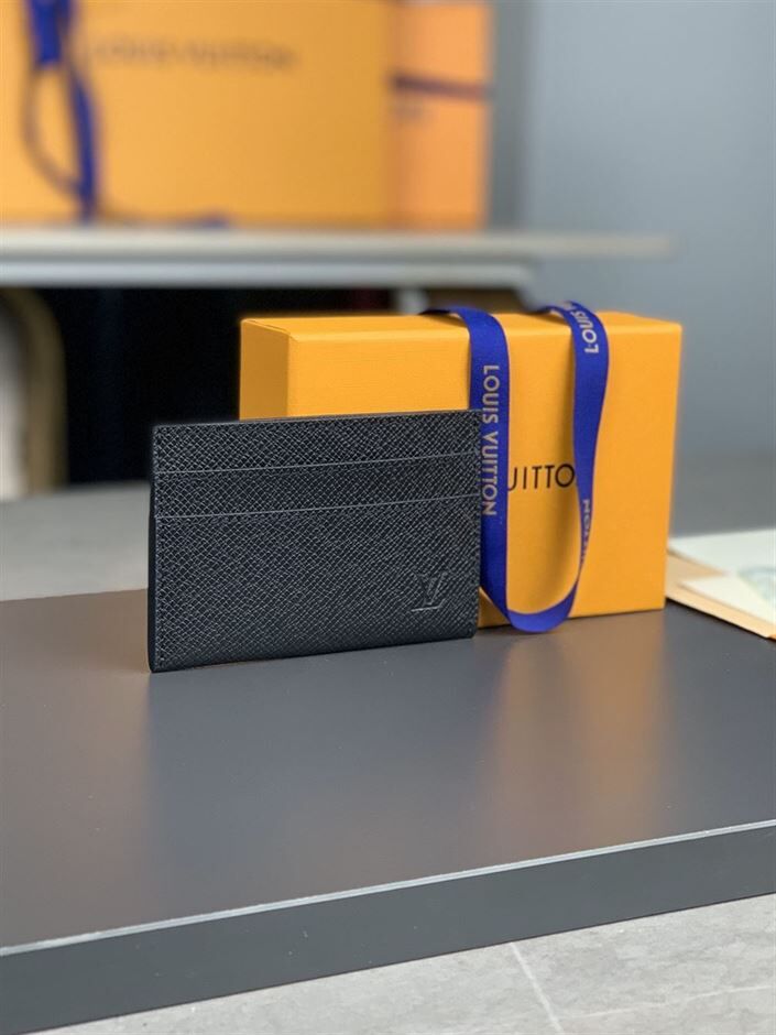 LOUIS VUITTON DOUBLE CARD HOLDER MONOGRAM TAIGA LEATHER – WLV019