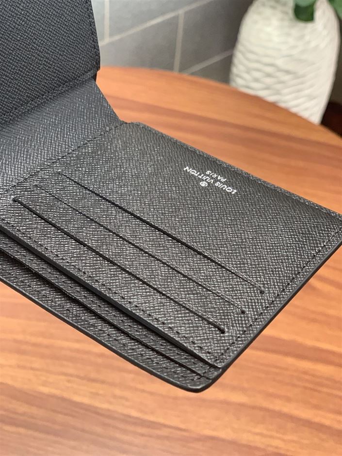 LOUIS VUITTON MEN’S BLACK LEATHER WALLET – WLV001