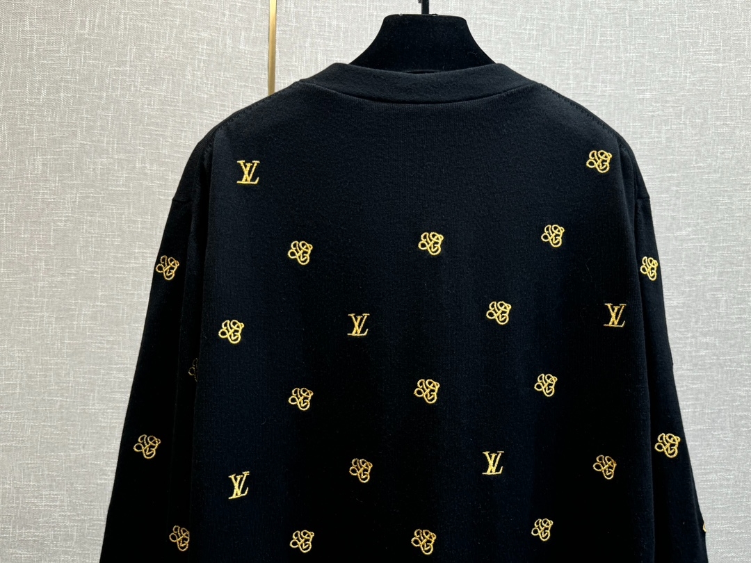 Louis Vuitton ‘LV’ Black Coat – LVC048