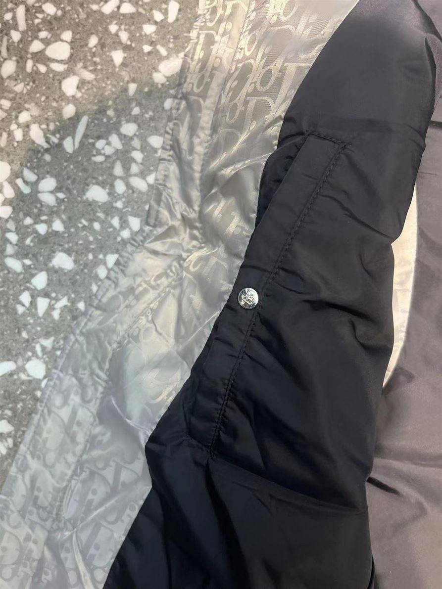 DIOR OBLIQUE SLEEVELESS DOWN JACKET – DRC015