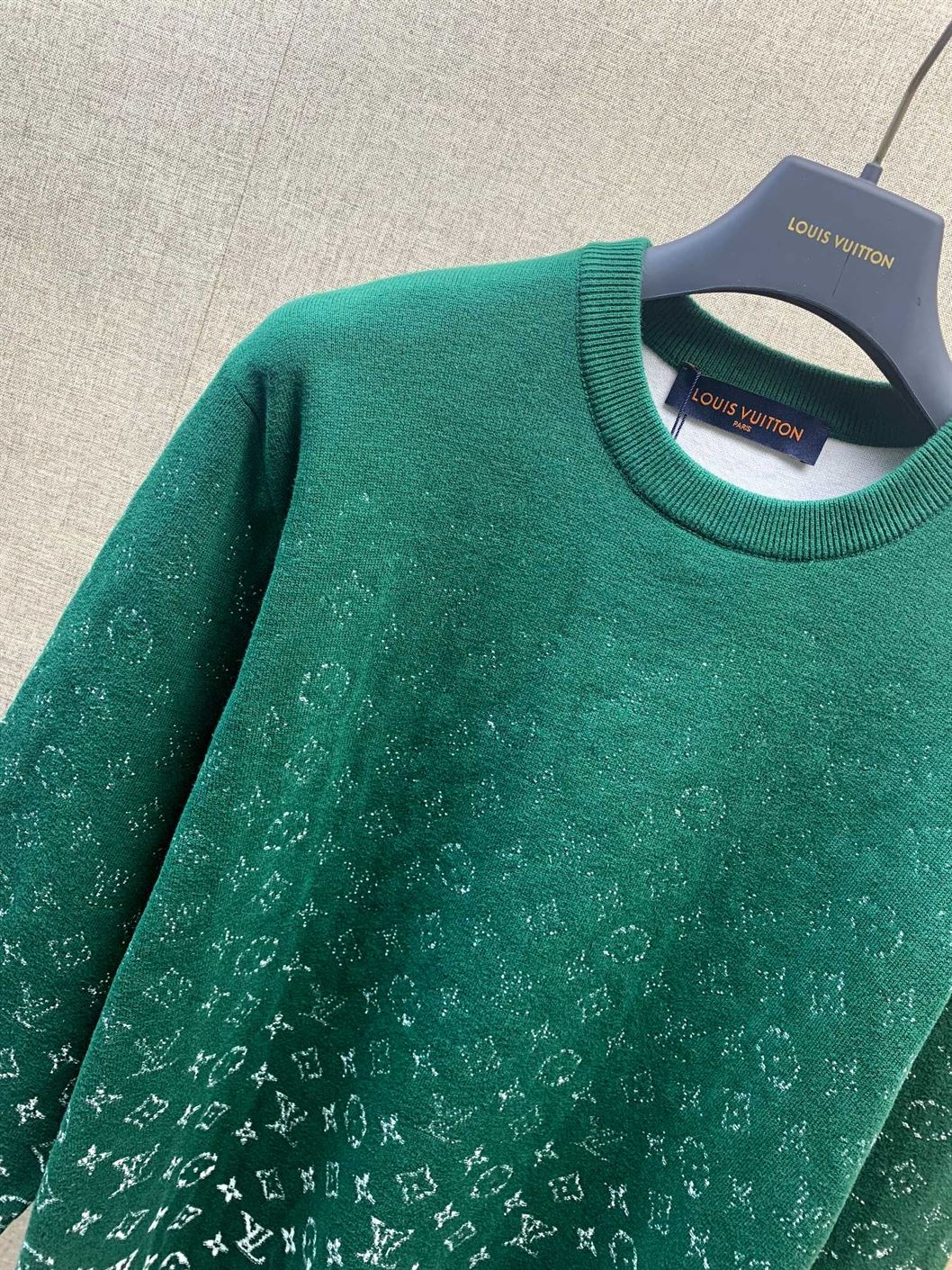 LOUIS VUITTON MONOGRAM GRADIENT COTTON CREWNECK – LVH051