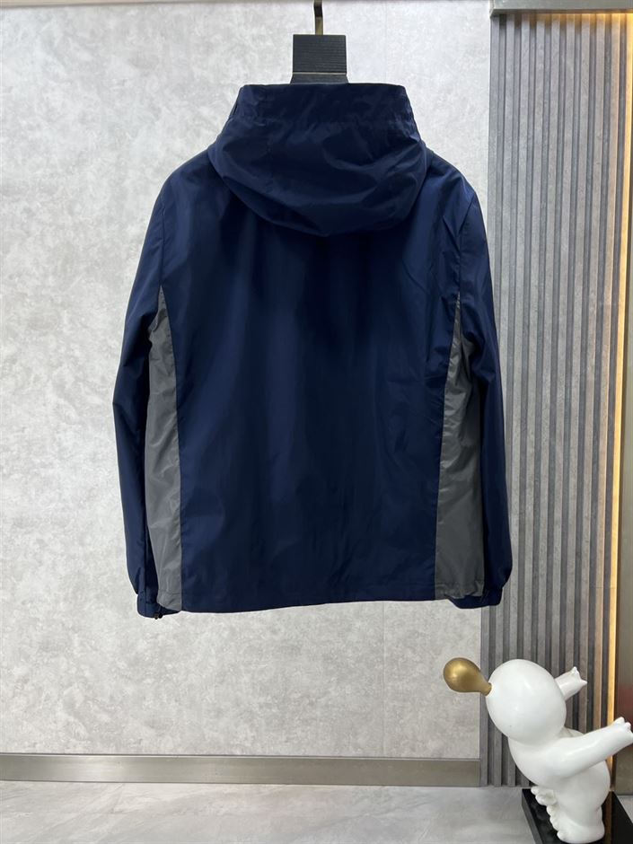 MONCLER GUIERS RAIN JACKET – MC100