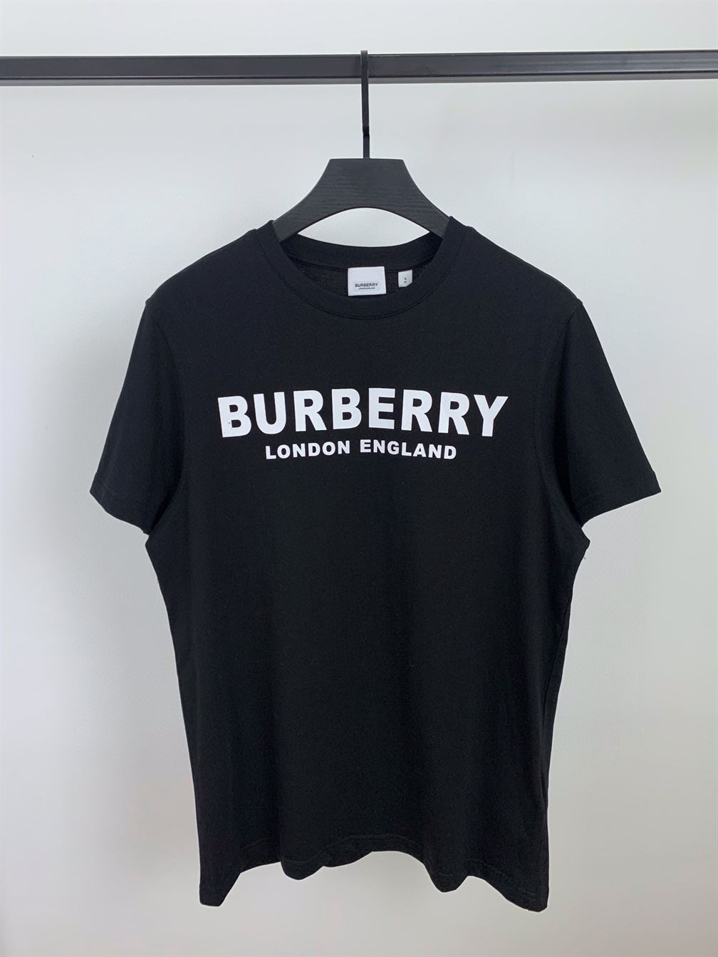 BURBERRY LOGO PRINT COTTON T-SHIRT IN BLACK – BRS008