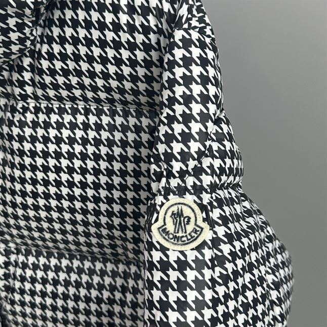 MONCLER SOCOTRINE SHORT DOWN JACKET – MC057