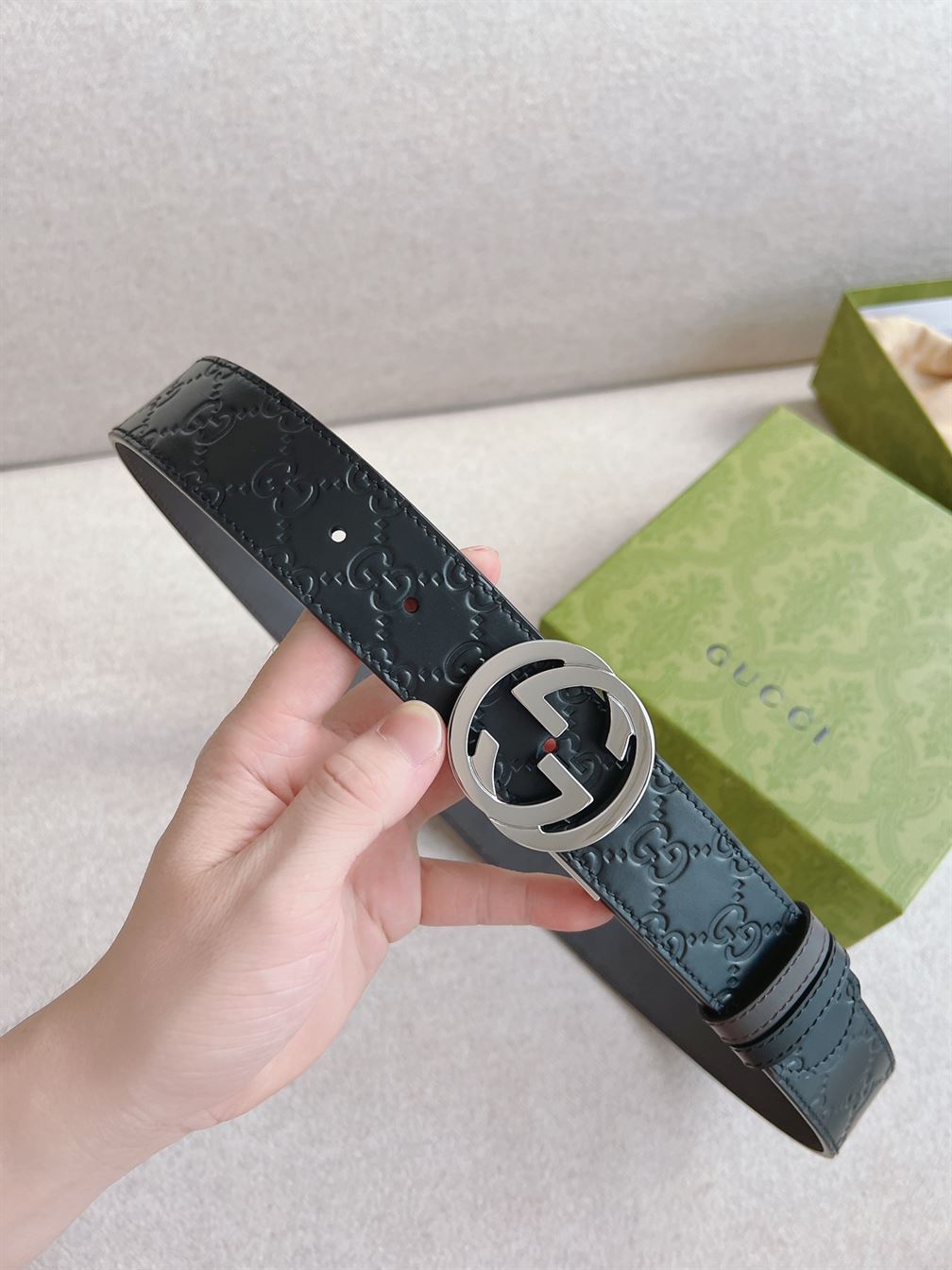 GUCCI REVERSIBLE GUCCI SIGNATURE BELT – GB025