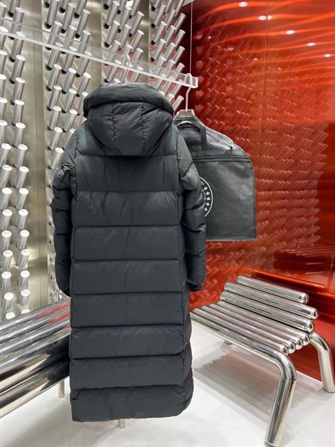 CANADA GOOSE LONG PUFFER COAT – CN22