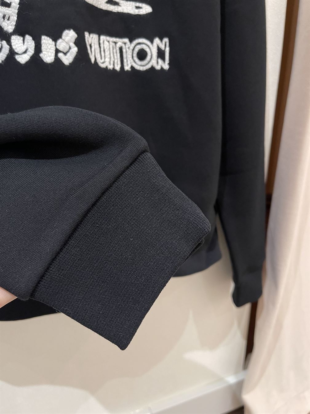 LOUIS VUITTON EMBROIDERED COTTON SWEATSHIRT – LVH048