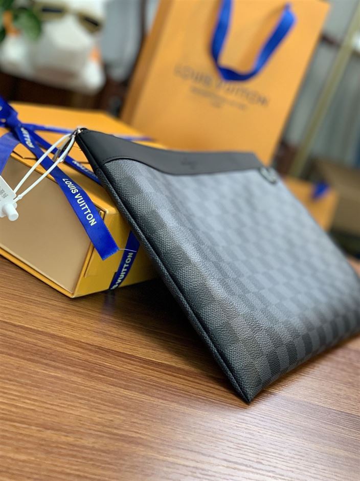 LOUIS VUITTON POCHETTE APOLLO BAG – WLV005