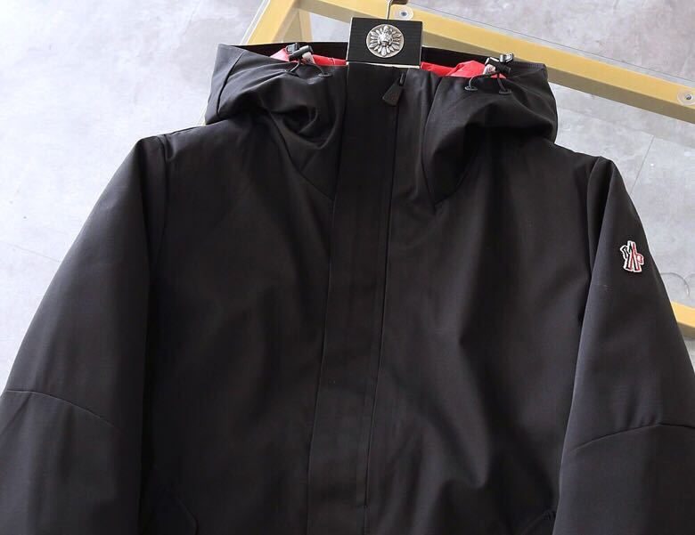 MONCLER COAT – MC136