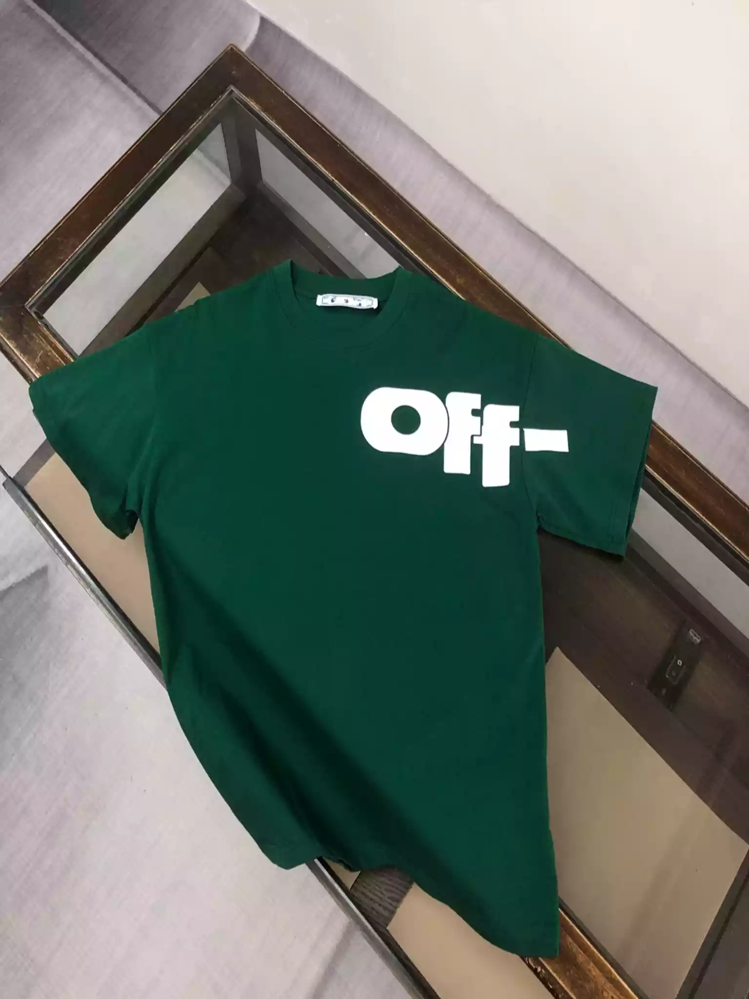 GREEN TYPE GRAPHIC S/S T-SHIRT IN GREEN – OWS040