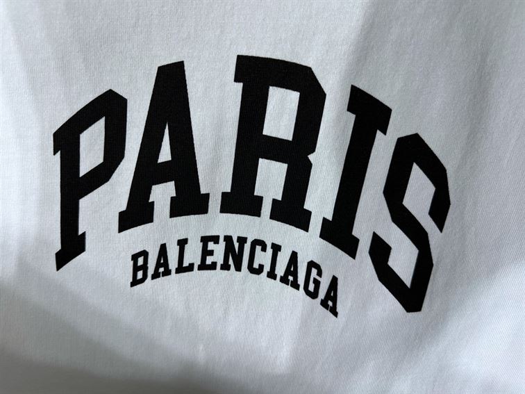 BALENCIAGA MEN’S CITIES PARIS T-SHIRT MEDIUM FIT IN WHITE – BAS008