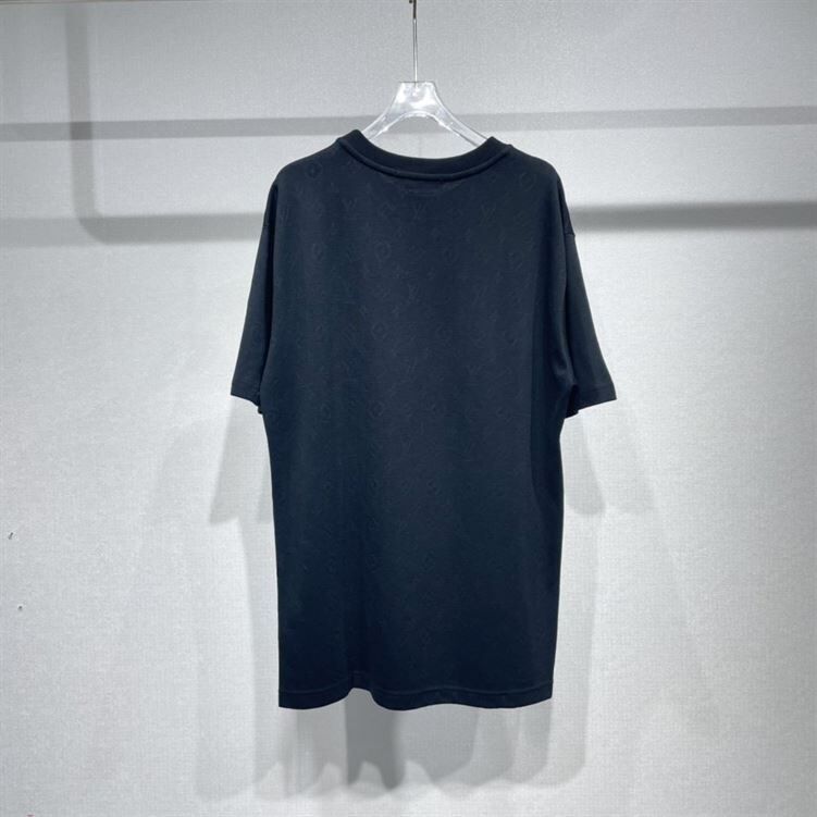 LOUIS VUITTON SIGNATURE 3D POCKET MONOGRAM T-SHIRT – LVTS048
