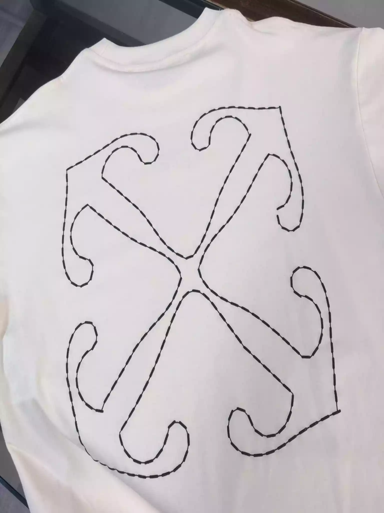 Off-White White Logo Stitch T-shirt – OWS033