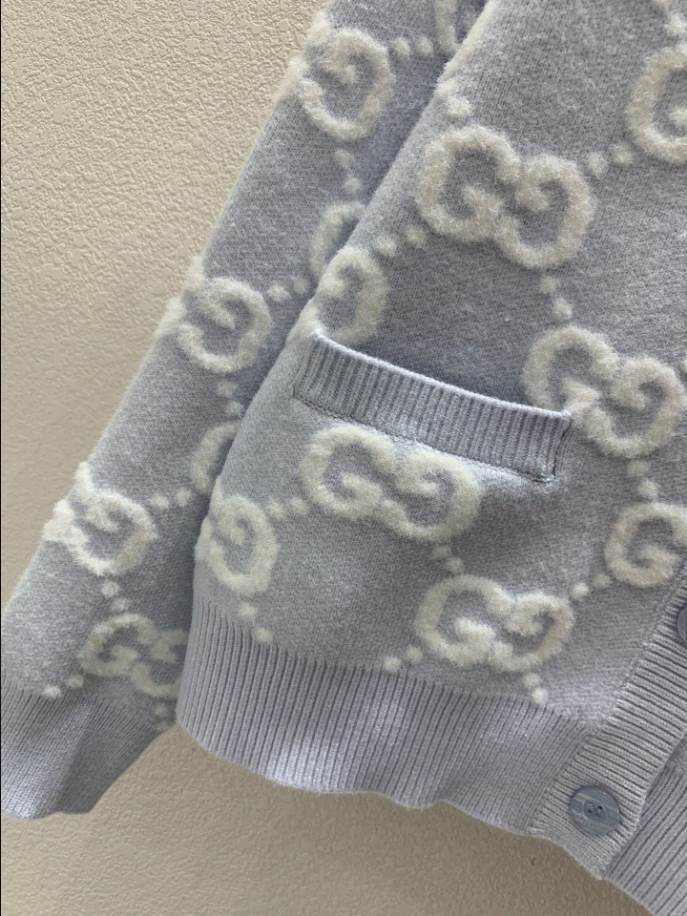 GUCCI Stitch Blue V-neck Knitwear – GCK057