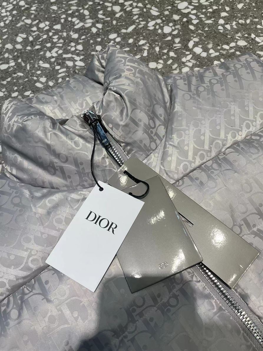 DIOR OBLIQUE SLEEVELESS DOWN JACKET – DRC015