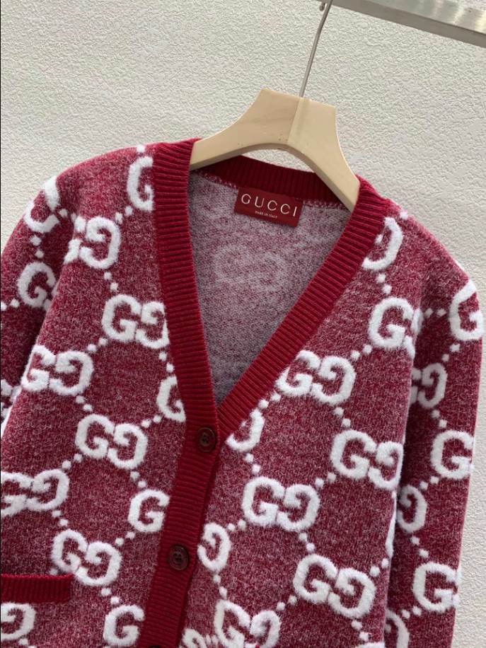 GUCCI Stitch Red V-neck Knitwear – GCK058