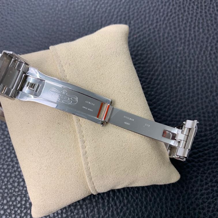 ROLEX OYSTER PERPETTUAL SUBMARINER DATE 41MM – RL030