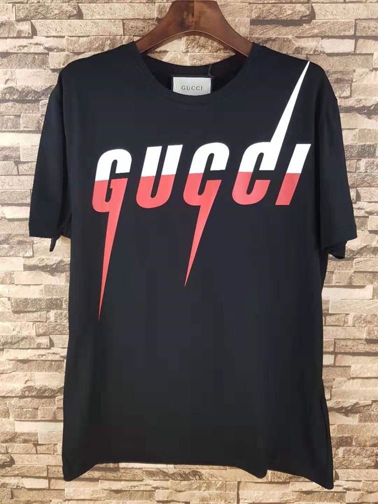 GUCCI BLACK COTTON T-SHIRT WITH GUCCI BLADE PRINT – GGS010