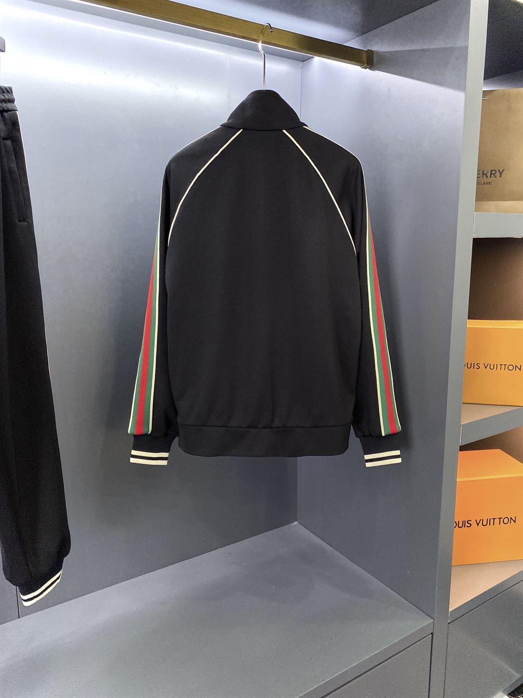 GUCCI LOGO APPLIQUED STRIPED TECH-JERSEY TRACK JACKET IN BLACK – GCJ017