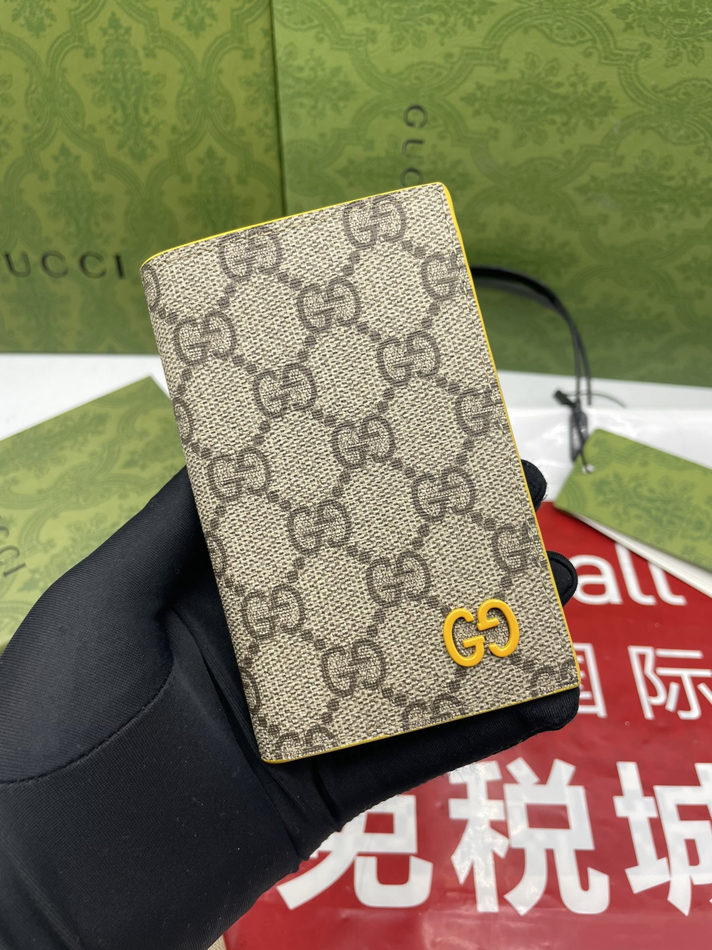 GUCCI GG LONG CARD CASE WITH GG DETAIL IN YELLOW – WLG048