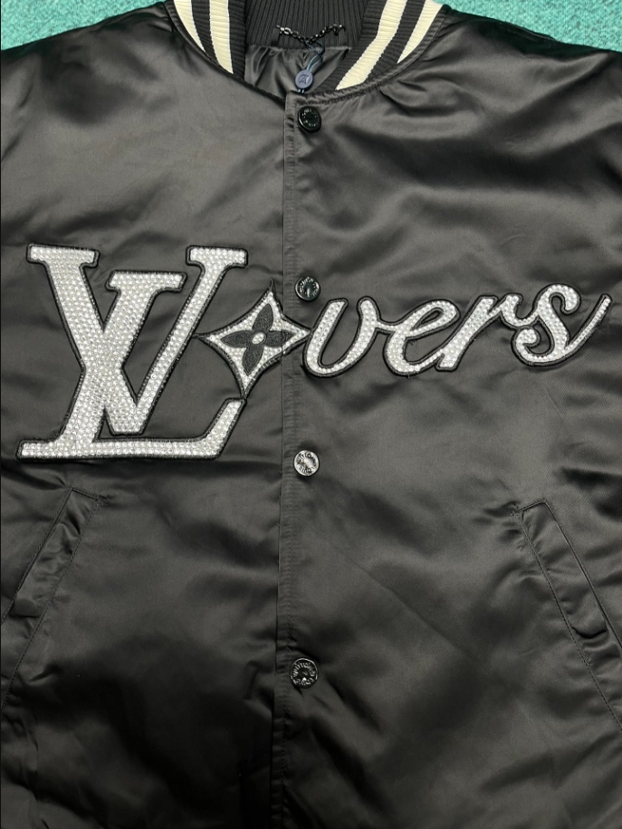 LOUIS VUITTON ‘LV LOVERS’ BLACK COAT – LVC042