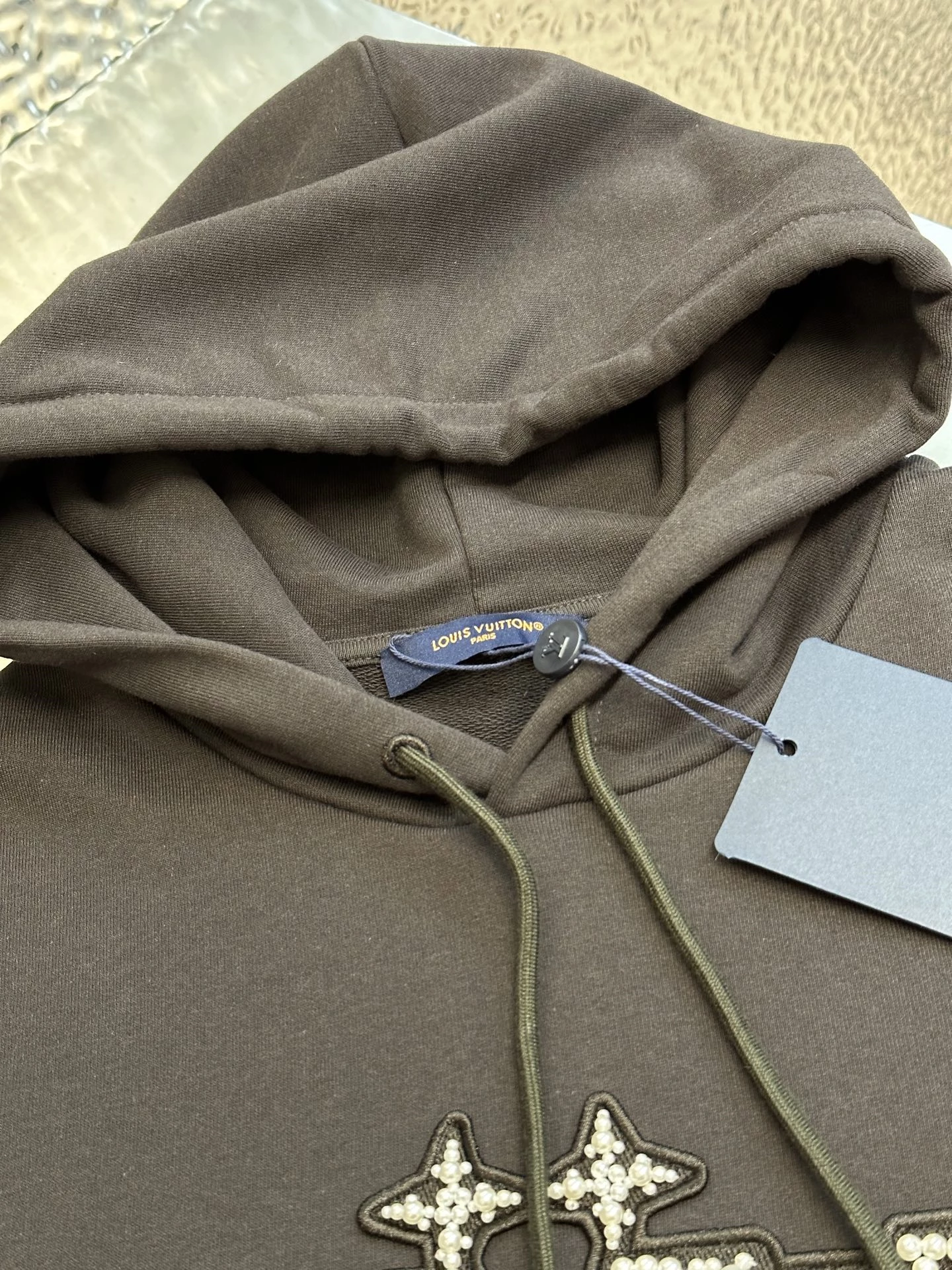 LOUIS VUITTON DAMIER PULLOVER WITH PEARL SIGNATURE – LVC052