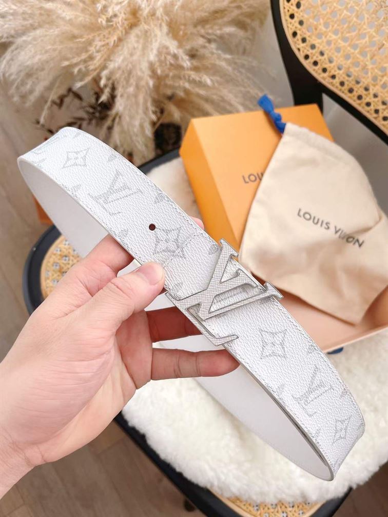 LV INITIALES REVERSIBLE BELT MONOGRAM ECLIPSE TAIGA 40MM – LBE014