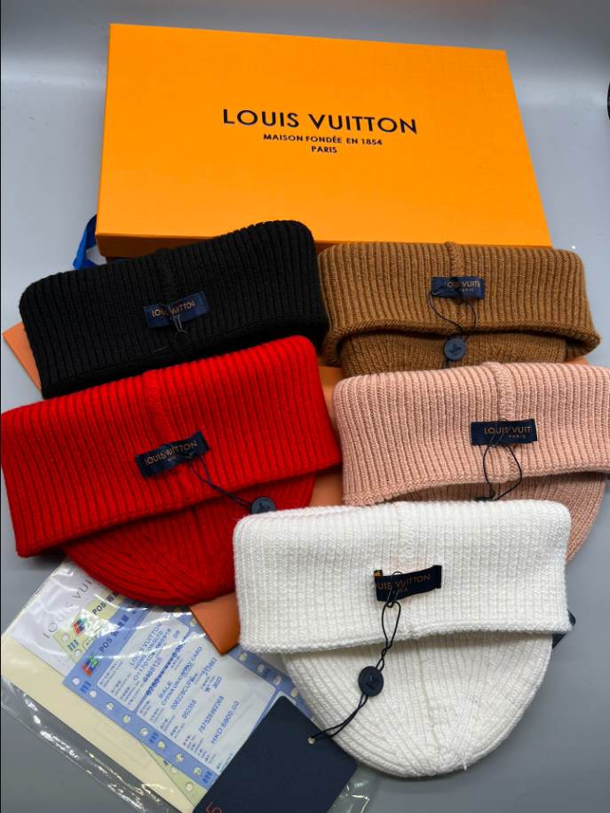 Louis Vuitton Wool Black Logo LV Hats – LVC010