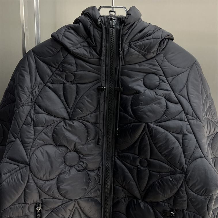 LOUIS VUITTON REVERSIBLE MONOGRAM PUFFER JACKET – LVC028