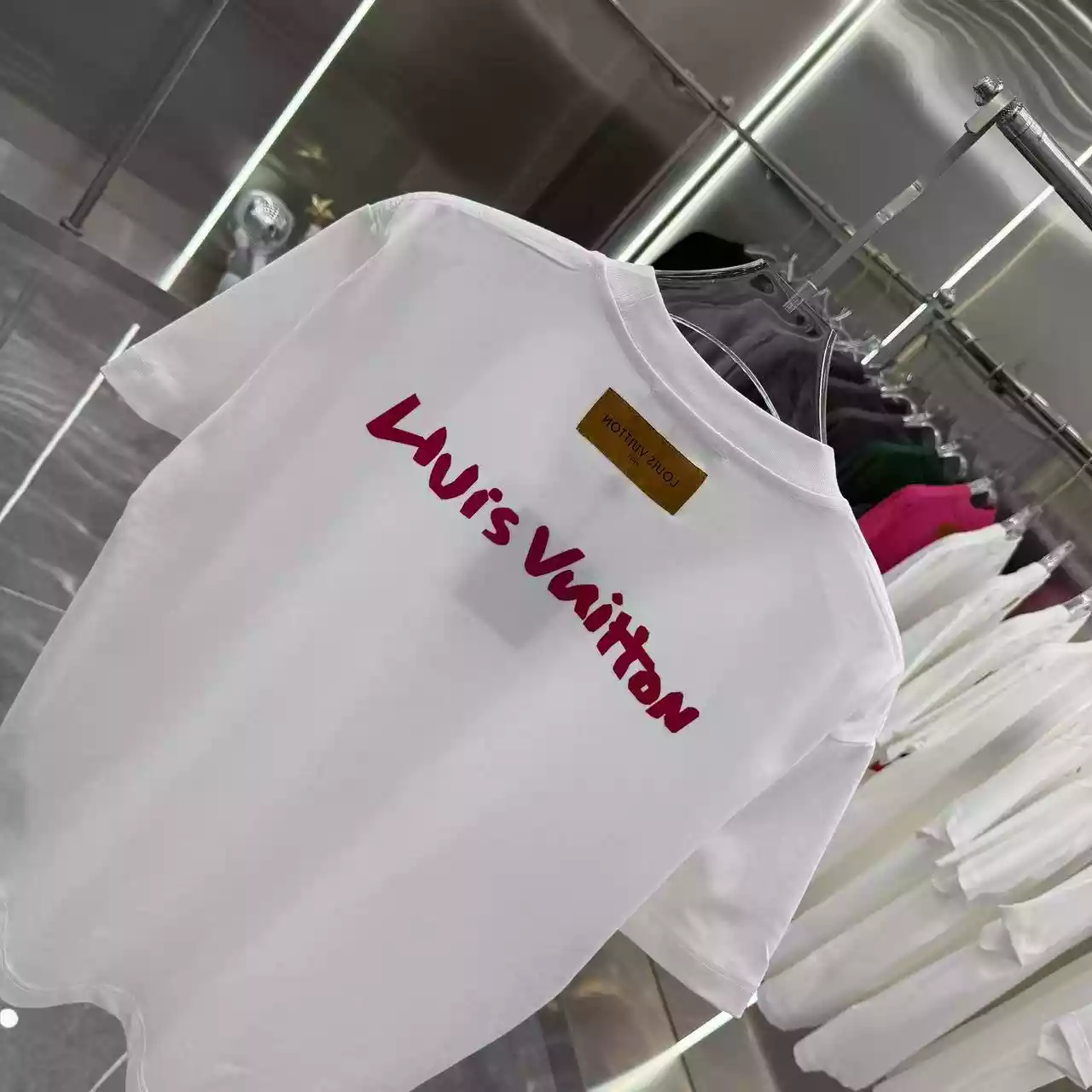 Louis Vuitton White Logo Print T-Shirt  – LVTS084