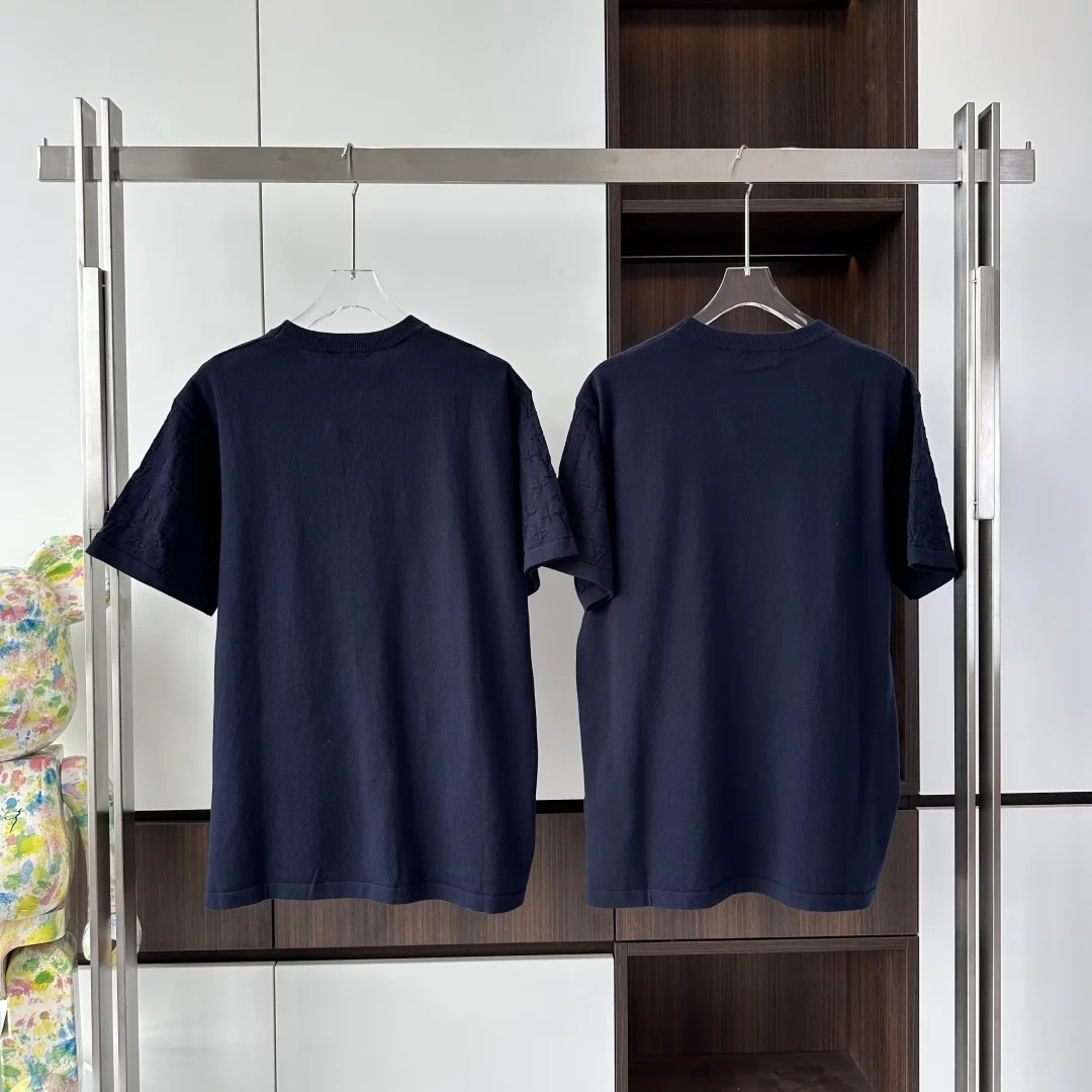 SHORT SLEEVED COTTON CREWNECK IN DEEP BLACK – LVTS108