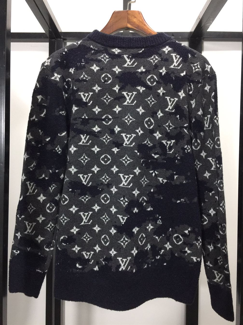 LOUIS VUITTON MONOGRAM CREWNECK – LVH001