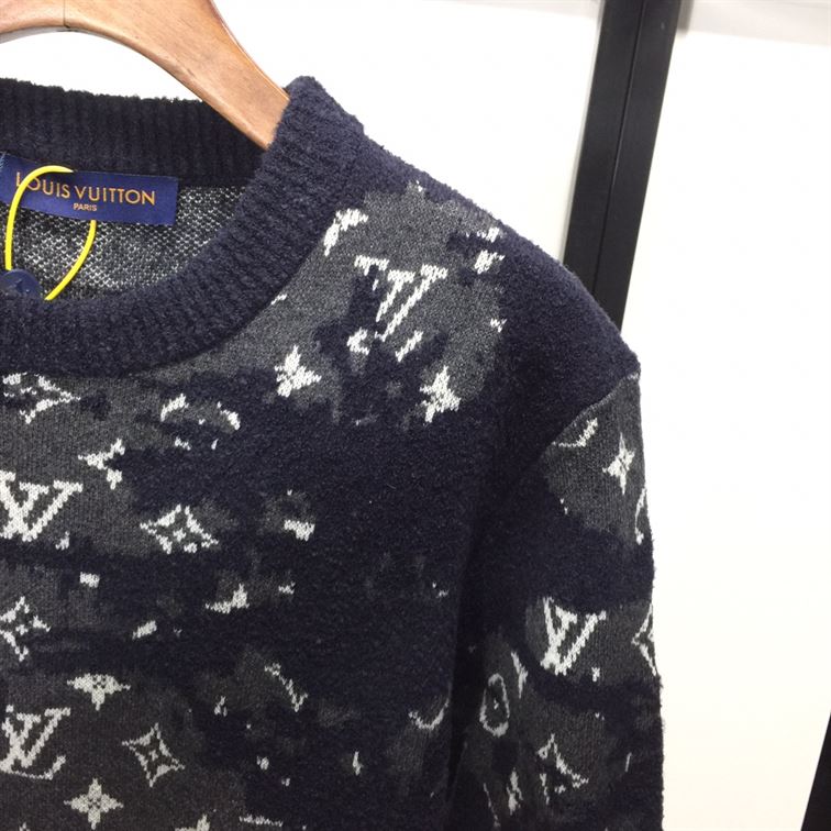 LOUIS VUITTON MONOGRAM CREWNECK – LVH001