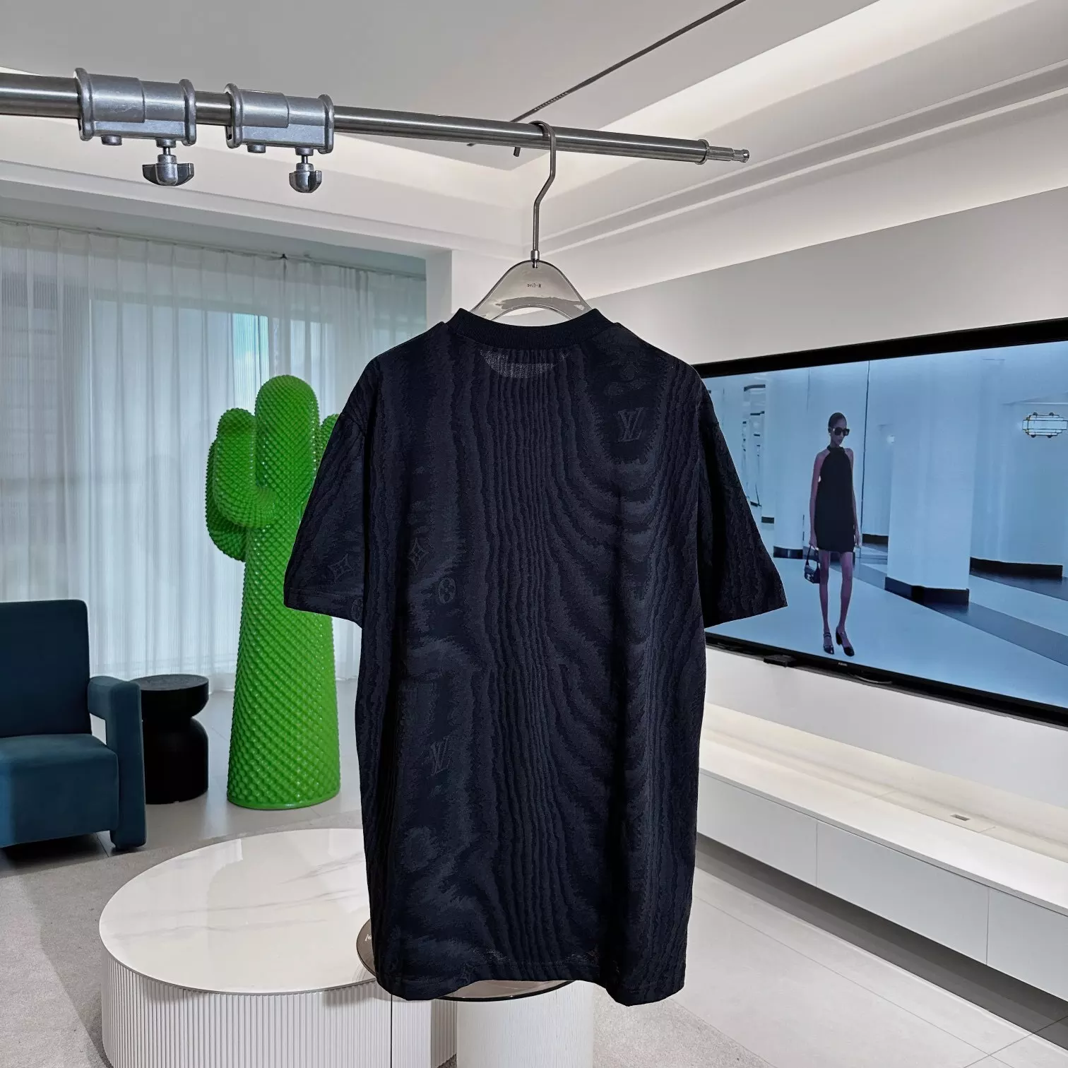 JERSEY JACQUARD T-SHIRT IN BLACK – LVTS100