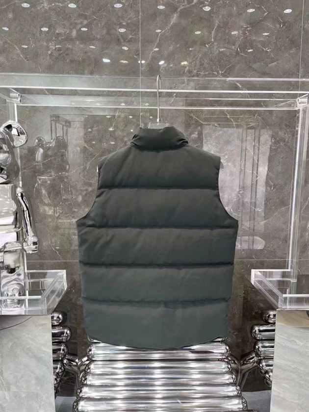 CANADA GOOSE FREESTYLE QUILTED ARTIC-TECH GILET – CN12