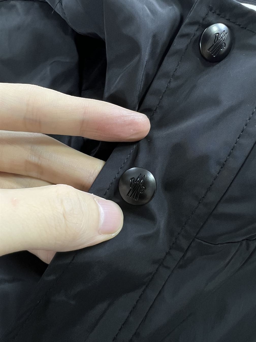 MONCLER GUIERS RAIN JACKET – MC099