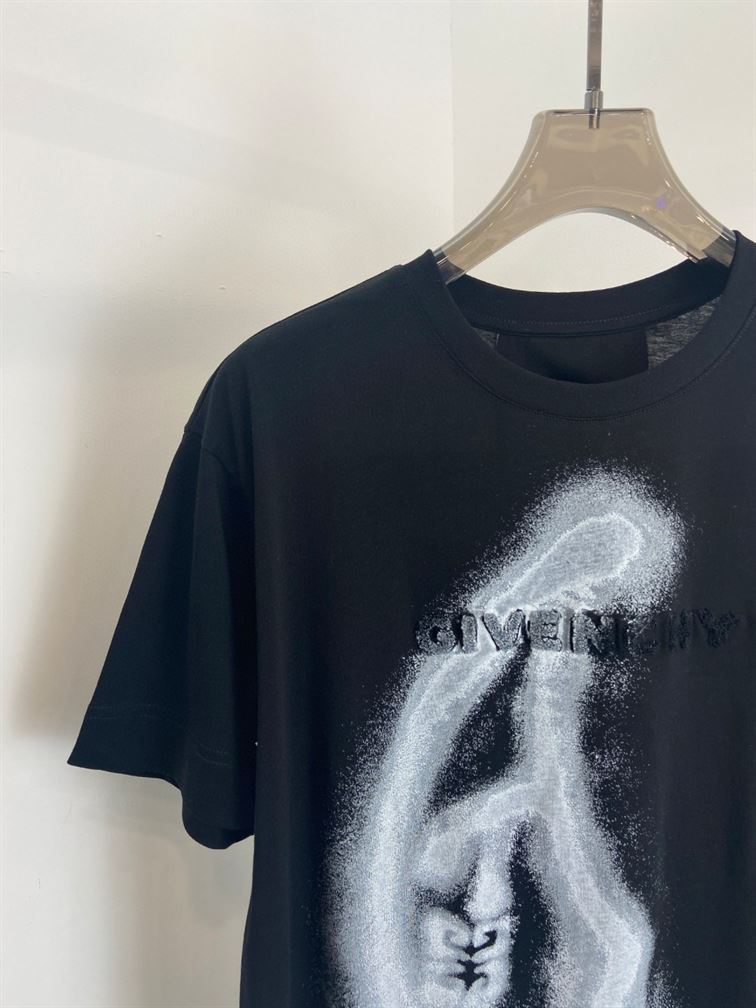 GIVENCHY 4G T-SHIRT WITH TAG EFFECT MOON PRINT IN BLACK – GTS011