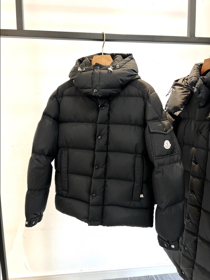 MONCLER Logo-Appliquéd Quilted Hooded Down Coat – MC146