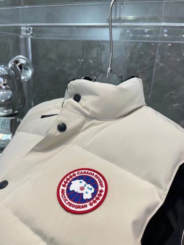 CANADA GOOSE FREESTYLE QUILTED ARTIC-TECH GILET – CN10