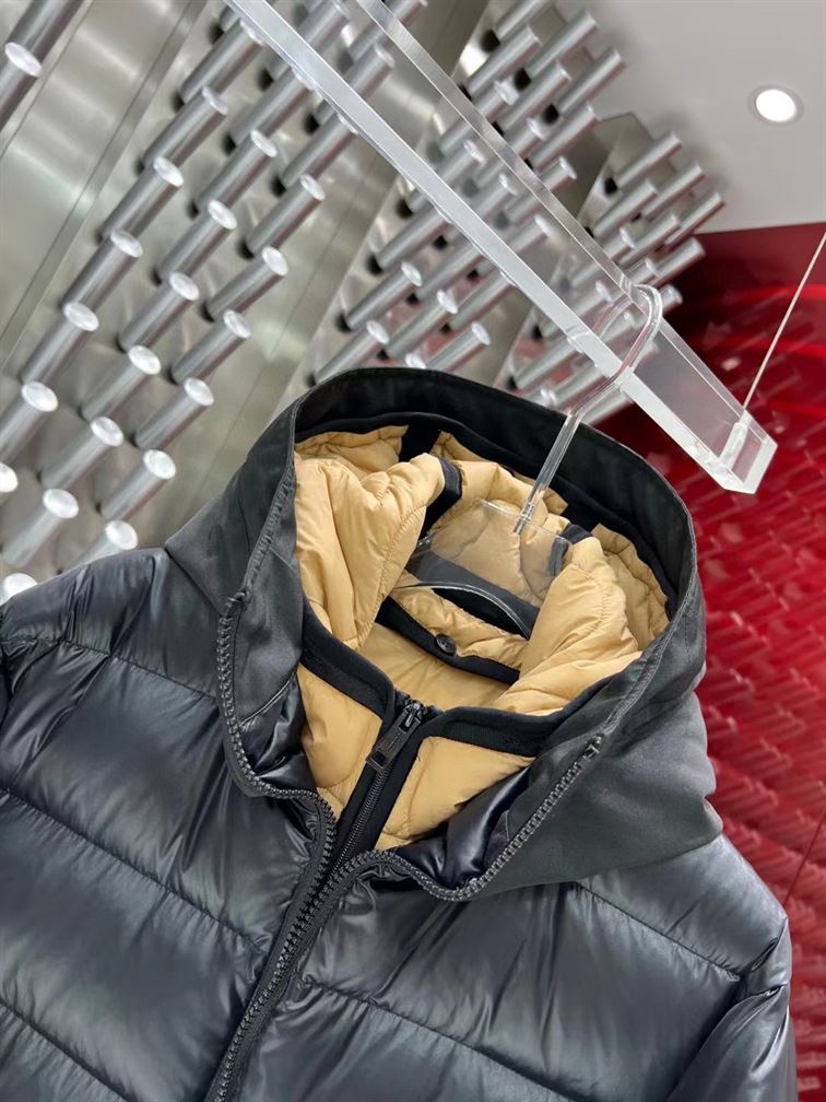 MONCLER COAT – MC132