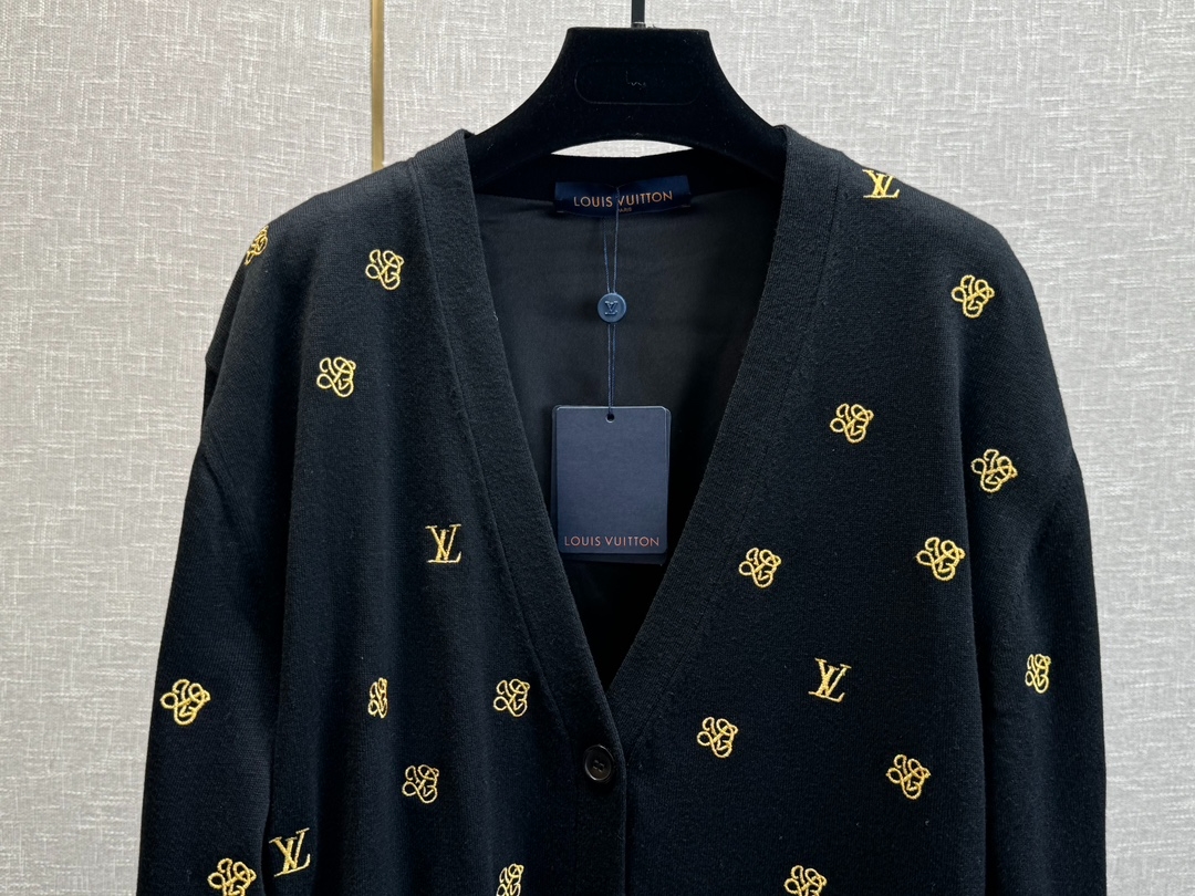 Louis Vuitton ‘LV’ Black Coat – LVC048