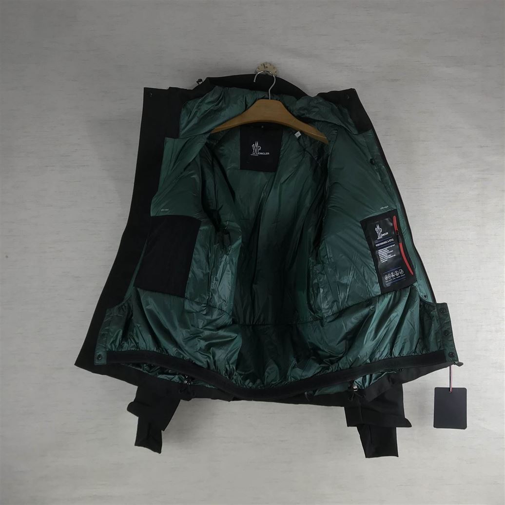 MONCLER COAT – MC102