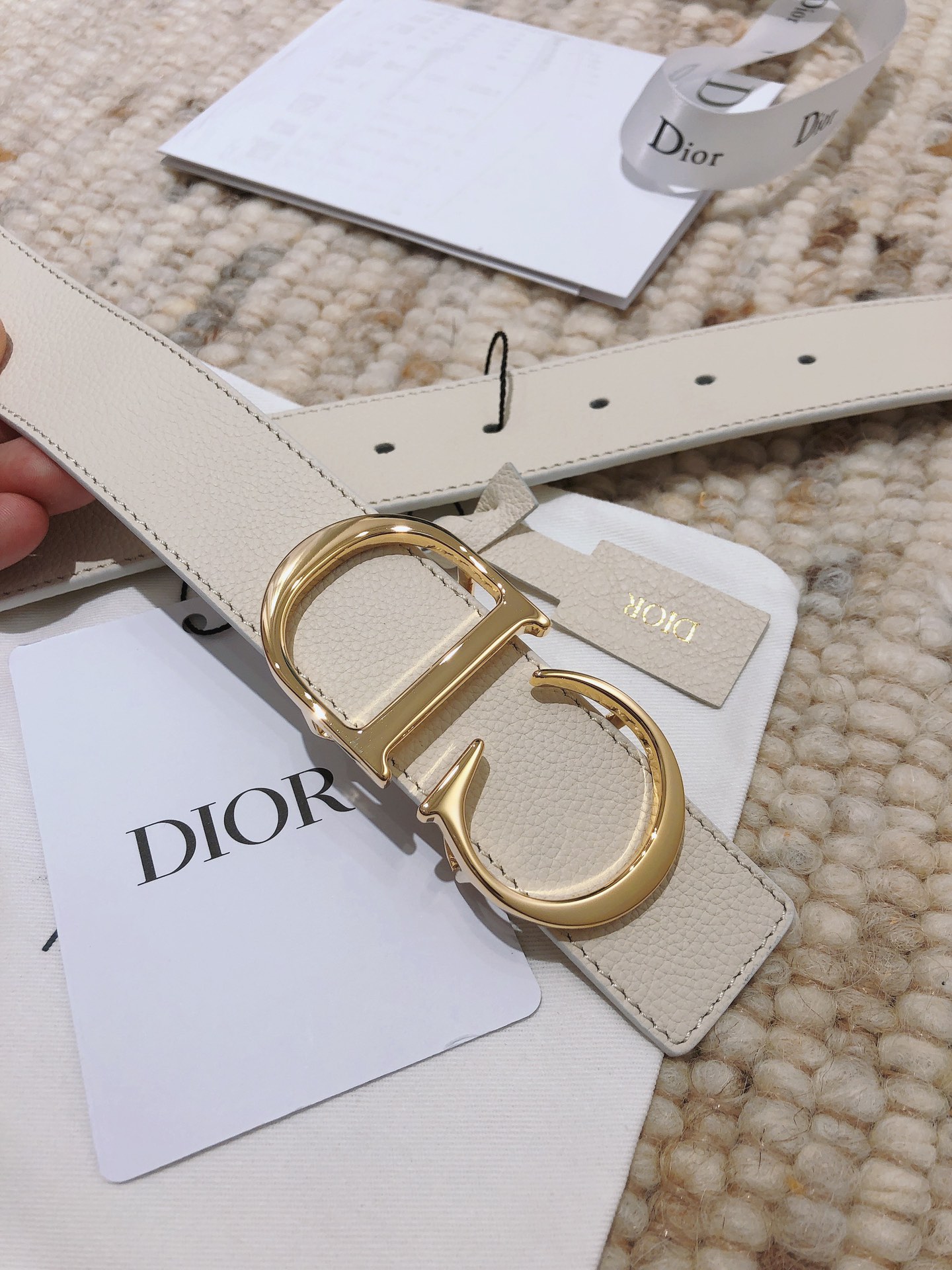 Christian Dior 30 Montaigne Reversible In White – DB027