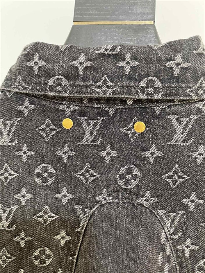 LOUIS VUITTON X NIGO GIANT DAMIER WAVES MNGM DENIM JACKET NOIR – LVC001