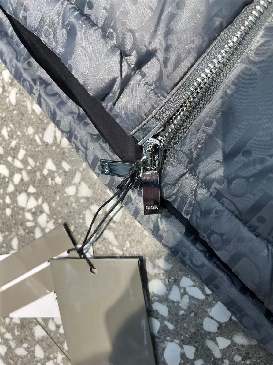 DIOR OBLIQUE DOWN JACKET TECHNICAL JACQUARD – DRC019