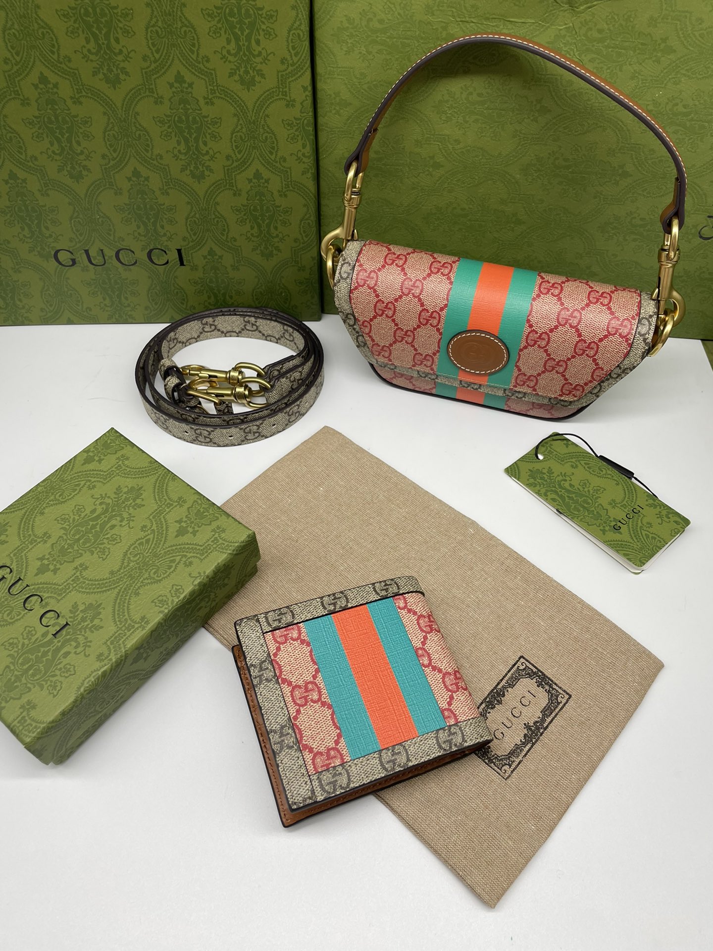 GUCCI X DANS LE VERT GG SUPREME WALLET – WLG049